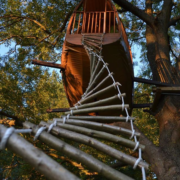 acces-cabane échelle pour accéder à une cabane