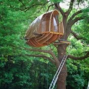 cabane-suspendue-cables cabane en bois suspendue
